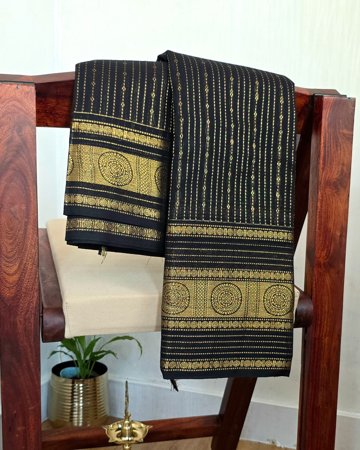 APSARA - Black Vaira Oosi 120-Count Pure Handloom Kanchi Cotton Saree with Chakra Border | ATIROOP