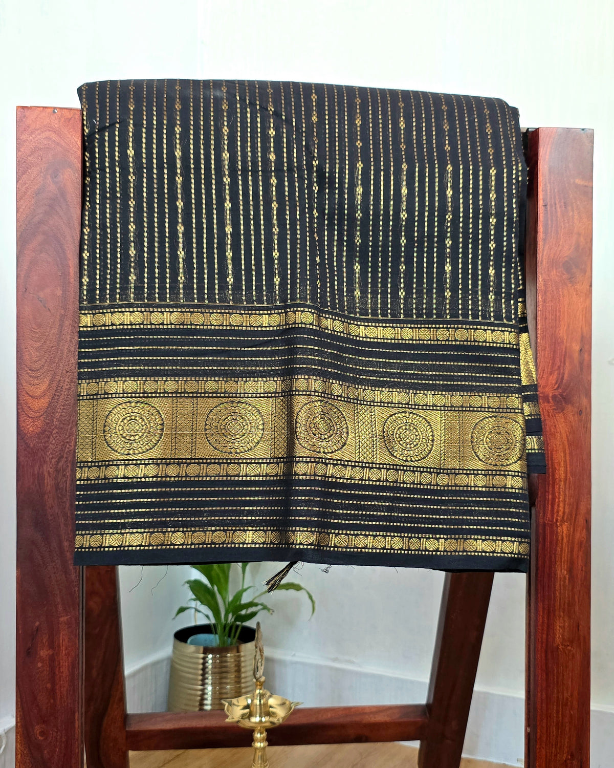 APSARA - Black Vaira Oosi 120-Count Pure Handloom Kanchi Cotton Saree with Chakra Border | ATIROOP